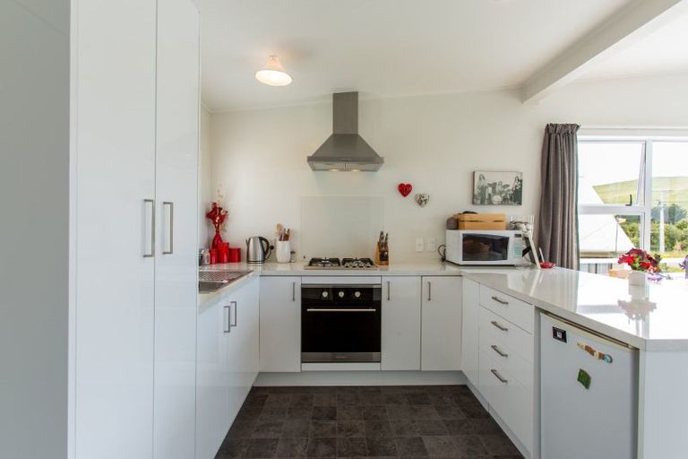 Photo of property in 30 Seaview Road, Herbertville, Dannevirke, 4970