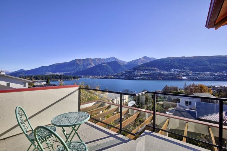 Photo of property in 62 Oregon Drive, Kelvin Heights, Queenstown, 9300