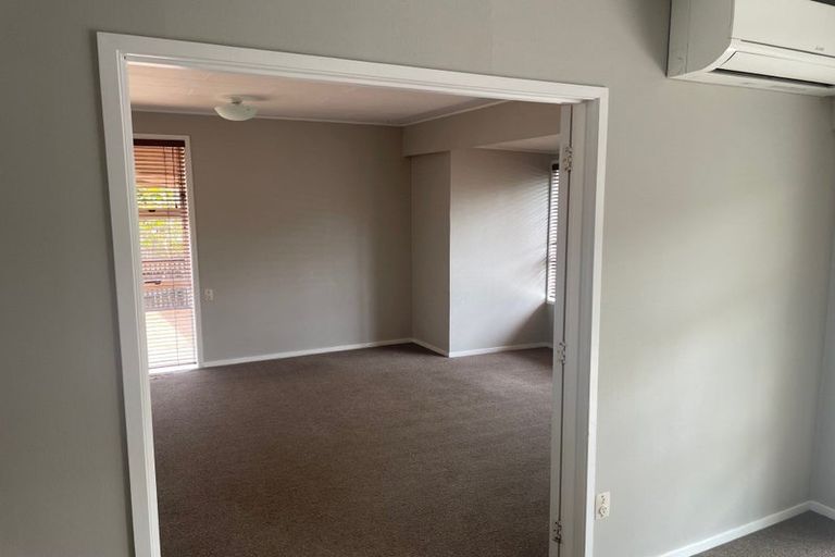 Photo of property in 2/52 Scenic Drive, Hillpark, Auckland, 2102