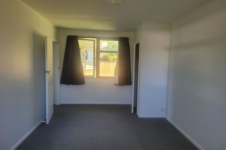 Photo of property in 8 Granby Place, Westown, New Plymouth, 4310