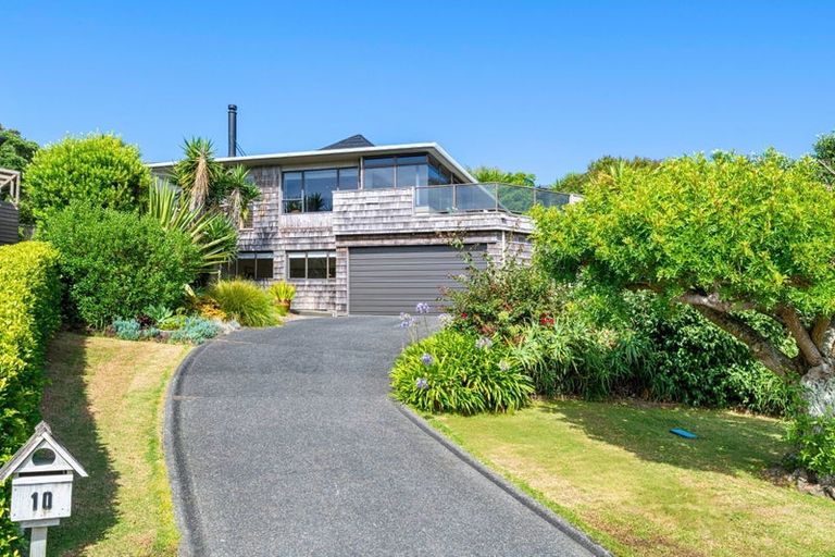 Photo of property in 10 Chelverton Terrace, Red Beach, 0932