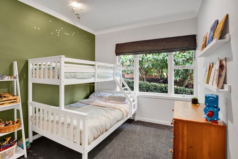 Photo of property in 15 Bracken Street, New Plymouth, 4310