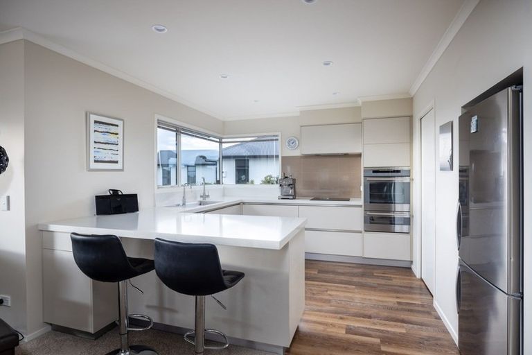 Photo of property in 28 Aderman Place, Hurworth, New Plymouth, 4310