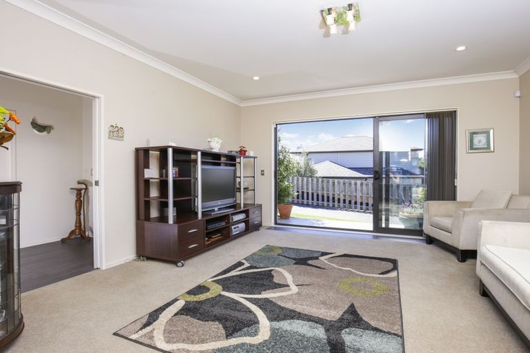 Photo of property in 14 Midhurst Avenue, Henderson, Auckland, 0612