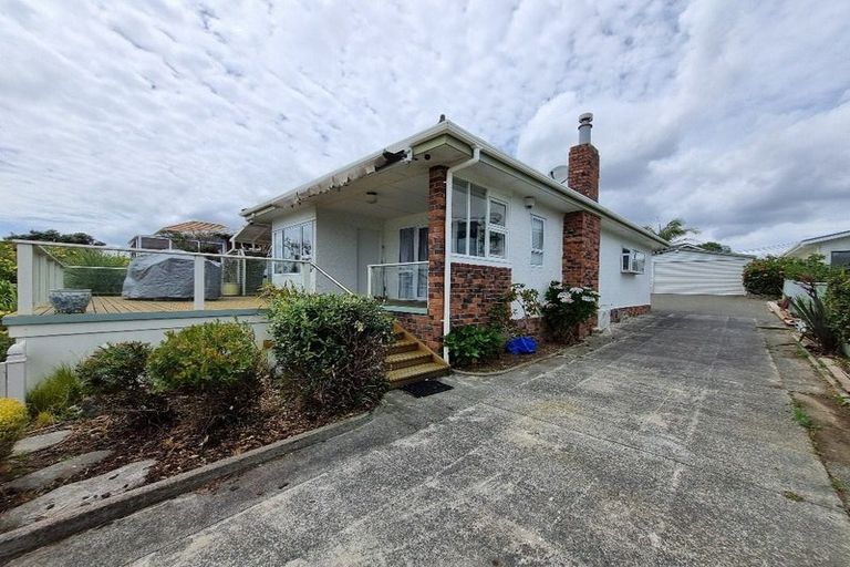 Photo of property in 49 Kiwi Esplanade, Mangere Bridge, Auckland, 2022