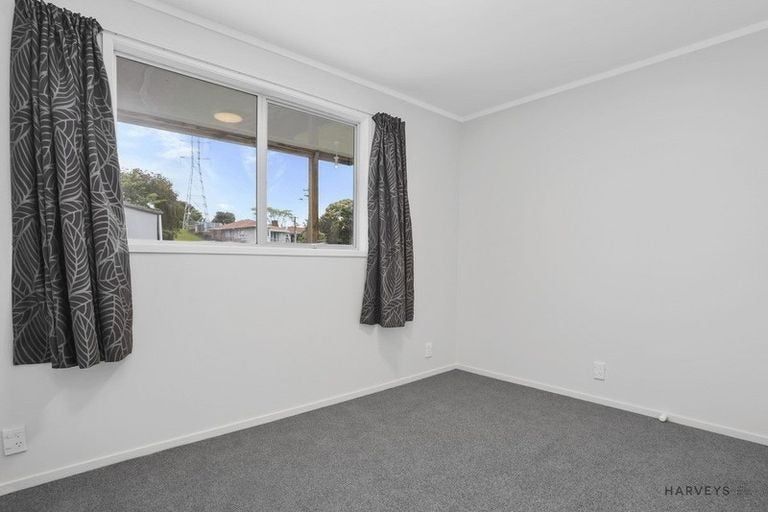 Photo of property in 37 Beaubank Road, Kelston, Auckland, 0602