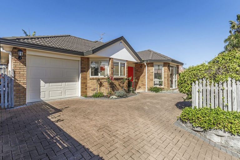 Photo of property in 11 Angel Way, Stanmore Bay, Whangaparaoa, 0932