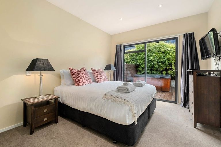 Photo of property in 8a Hallenstein Street, Queenstown, 9300