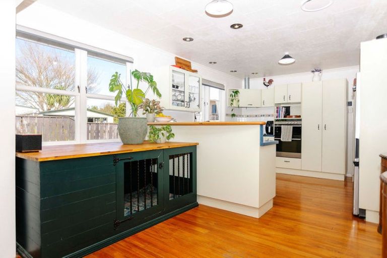 Photo of property in 17 Smith Street, Dannevirke, 4930