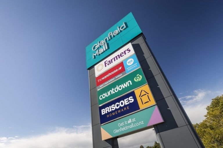 Photo of property in 1/29 Camelot Place, Glenfield, Auckland, 0629