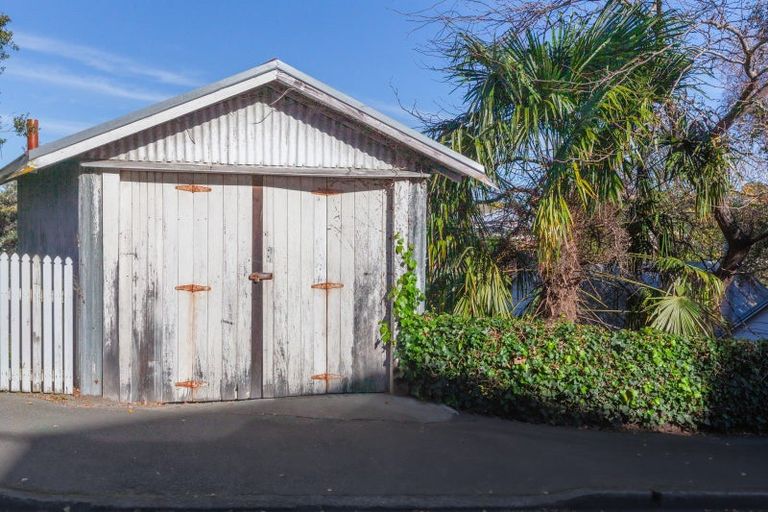 Photo of property in 1 Harvey Road, Bluff Hill, Napier, 4110