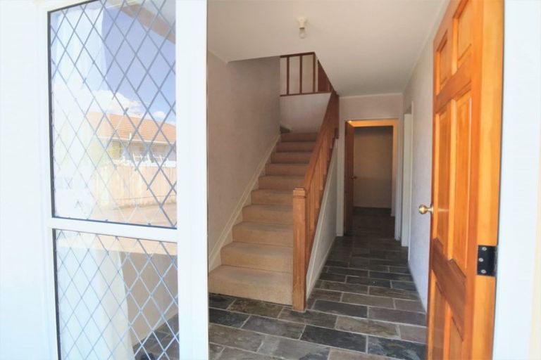 Photo of property in 1/8 Strabo Place, Windsor Park, Auckland, 0632