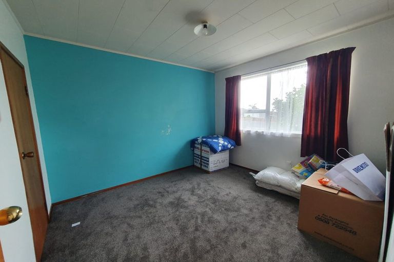 Photo of property in 28 Solar Road, Glen Eden, Auckland, 0602