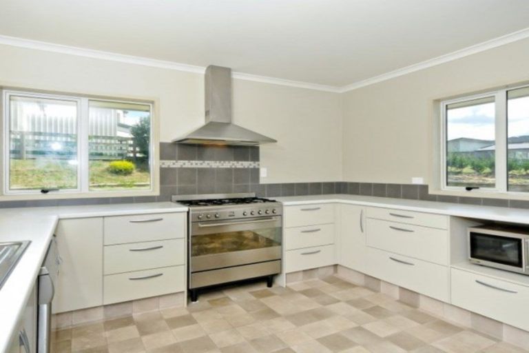 Photo of property in 116 Farnborough Drive, Grandview Heights, Hamilton, 3200