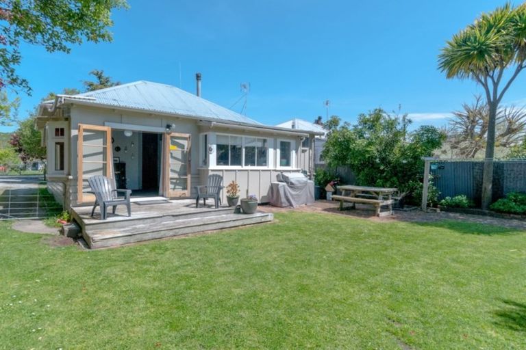 Photo of property in 106 Iranui Road, Inner Kaiti, Gisborne, 4010