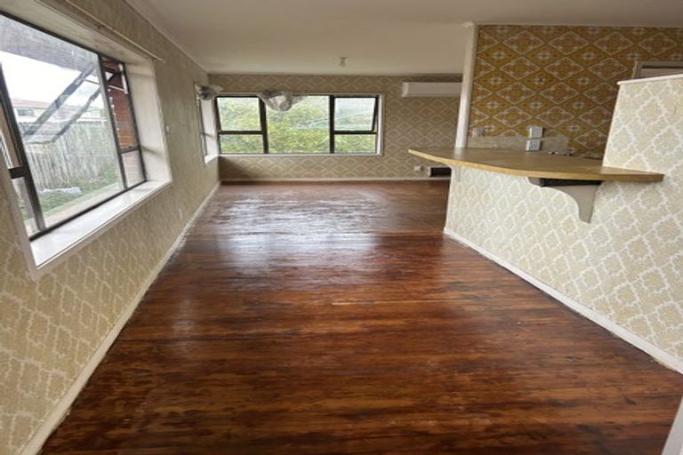 Photo of property in 2 Sunburst Street, Papakura, 2110