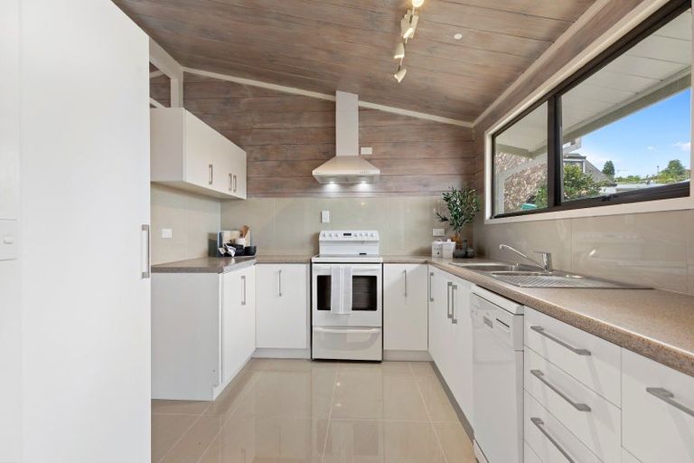 Photo of property in 11a Pokapu Place, Bethlehem, Tauranga, 3110