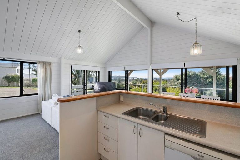 Photo of property in 13 Moffat Road, Red Beach, 0932