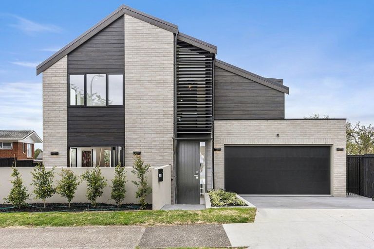 Photo of property in 1 The Crest, Sunnyhills, 2010