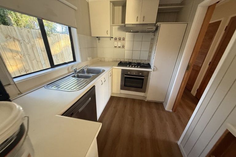 Photo of property in 3/76 Kaurilands Road, Titirangi, Auckland, 0604