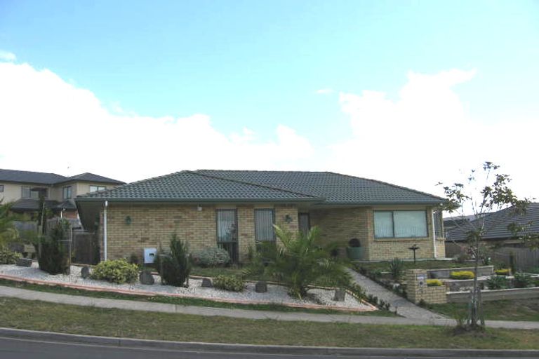 Photo of property in 1 Black Teal Close, Unsworth Heights, Auckland, 0632