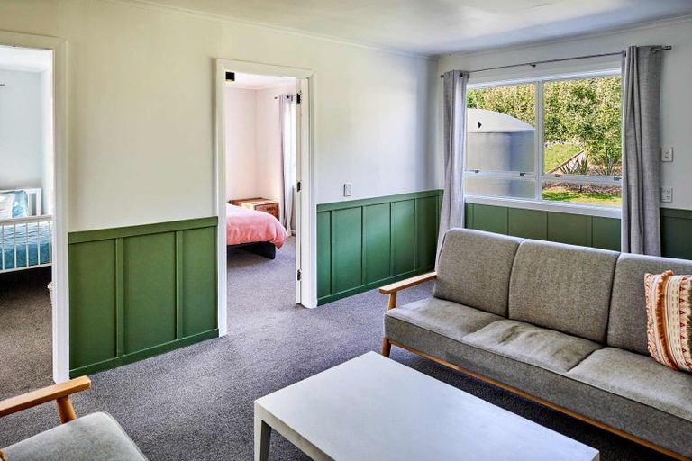 Photo of property in 25 Paekakariki Hill Road, Pauatahanui, Porirua, 5381