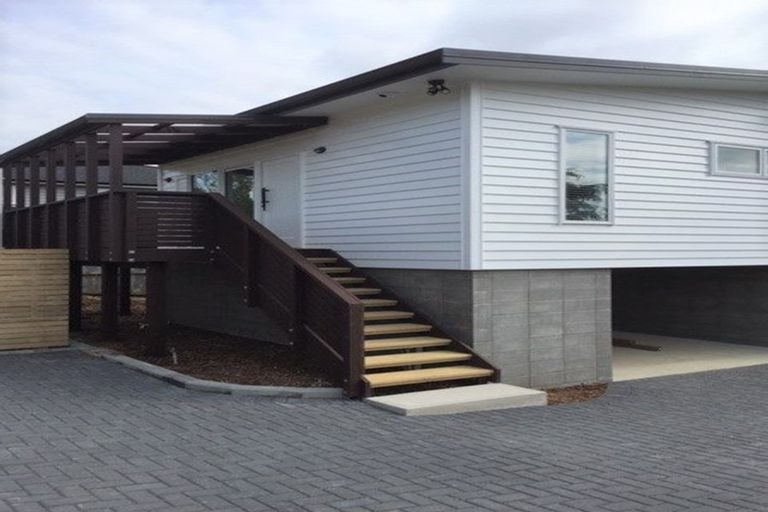 Photo of property in 8 Marina View Drive, West Harbour, Auckland, 0618