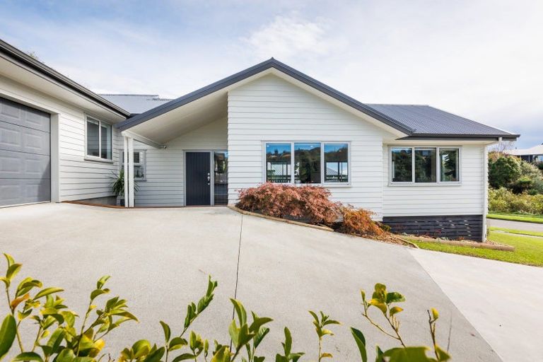 Photo of property in 103 Cashmere Drive, Fitzherbert, Palmerston North, 4410