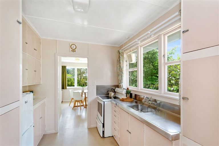 Photo of property in 40 Catherine Crescent, Paparangi, Wellington, 6037