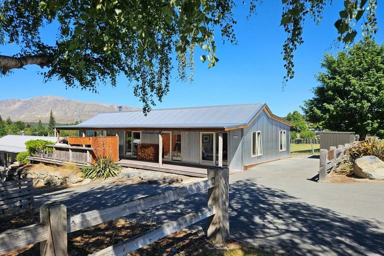 Photo of property in 26 Aorangi Crescent, Lake Tekapo, 7999