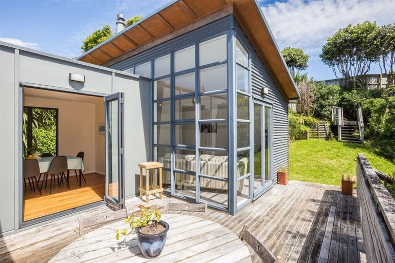 Photo of property in 8 Muri Road, Pukerua Bay, 5026