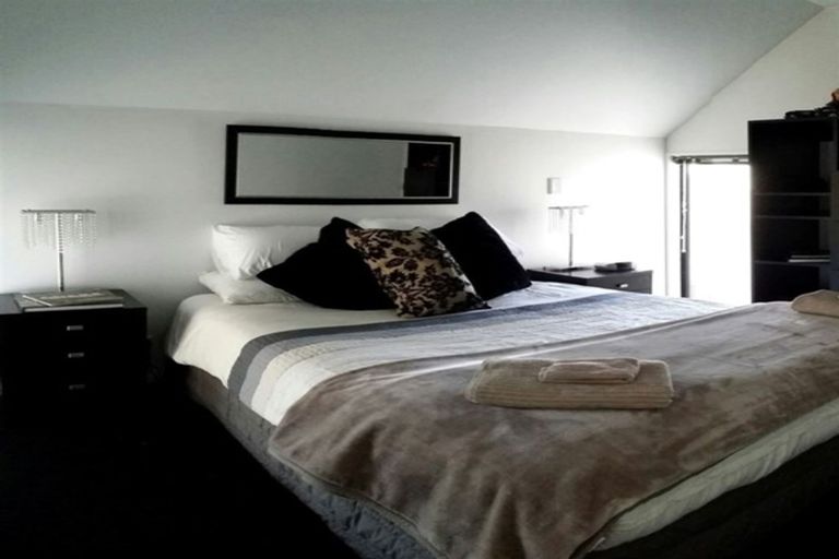 Photo of property in 2/235 Lincoln Road, Addington, Christchurch, 8024