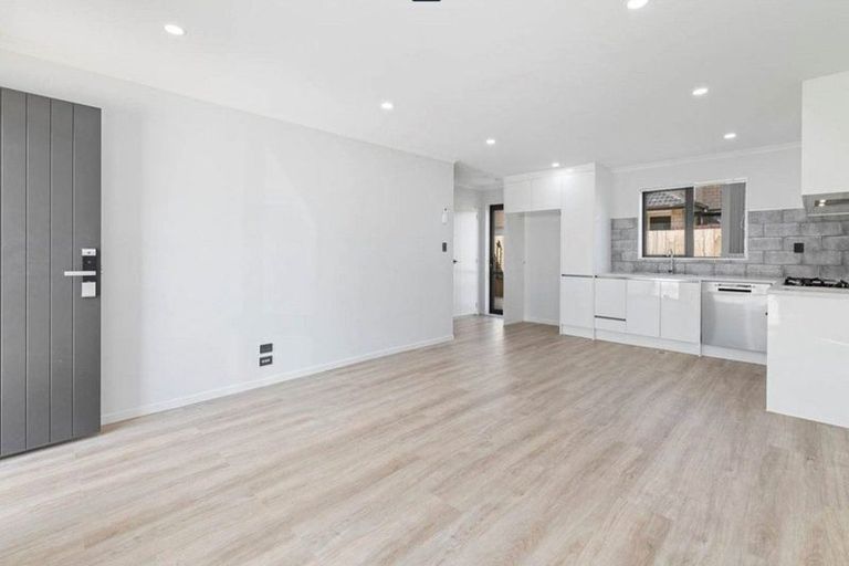 Photo of property in 8c Kent Road, Manurewa, Auckland, 2102
