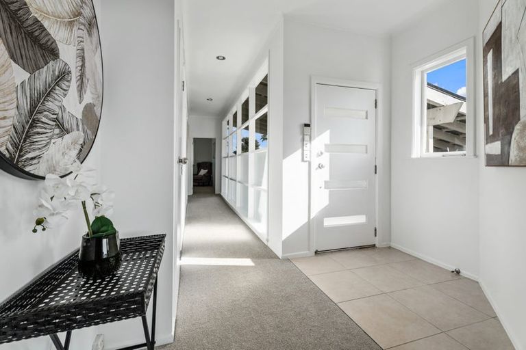 Photo of property in 90 Sandspit Road, Shelly Park, Auckland, 2014