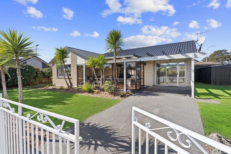 Photo of property in 2/99 Riverside Road, Orewa, 0931