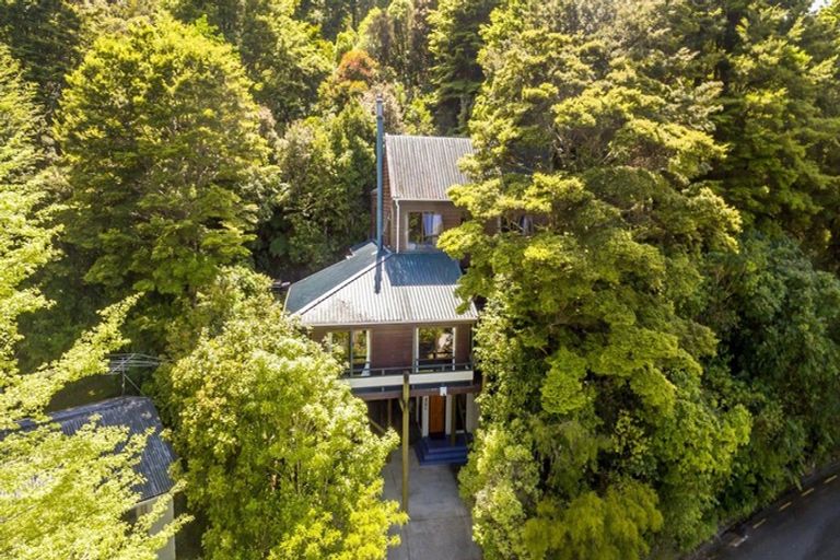 Photo of property in 27 Fendalton Crescent, Pinehaven, Upper Hutt, 5019