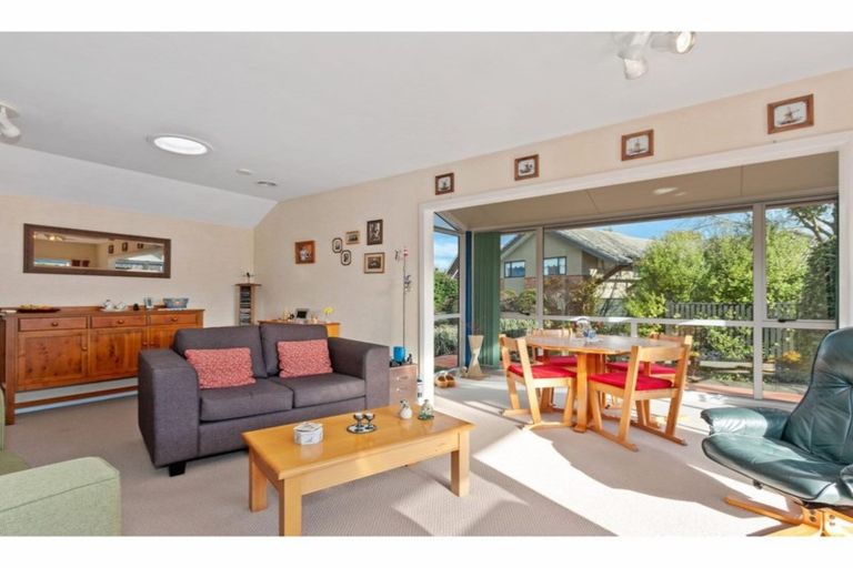 Photo of property in 132b Warren Crescent, Hillmorton, Christchurch, 8025