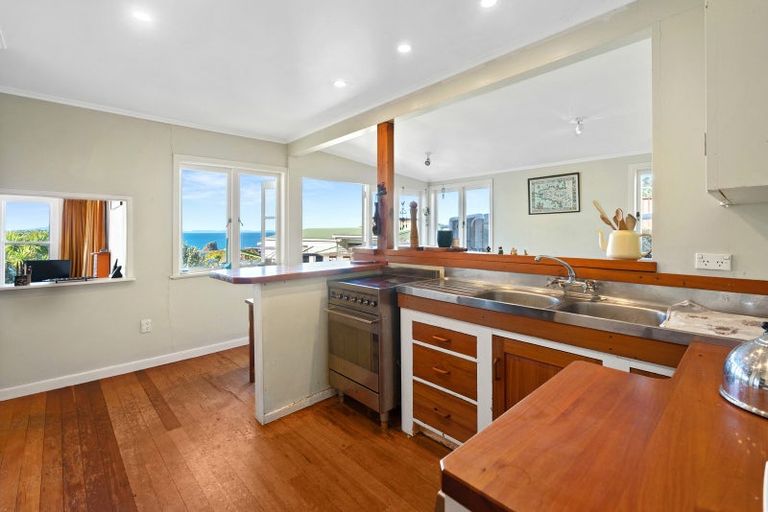Photo of property in 79 Tiri Road, Tindalls Beach, Whangaparaoa, 0930