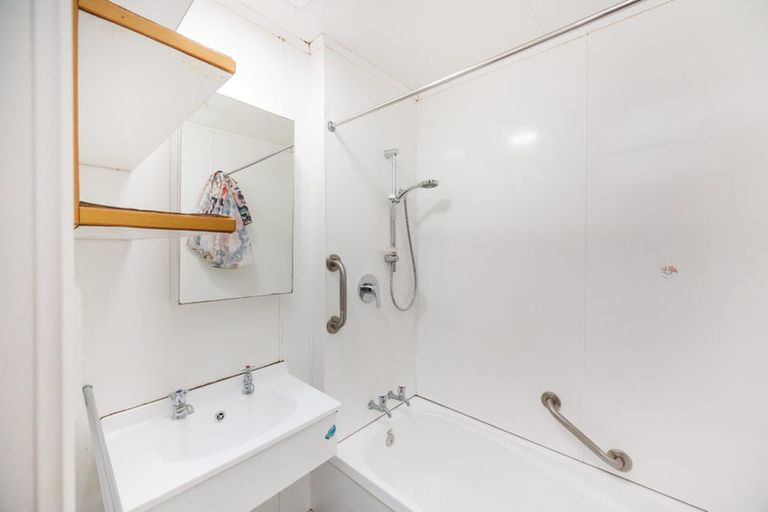 Photo of property in 18 Amberley Avenue, Westbrook, Palmerston North, 4412