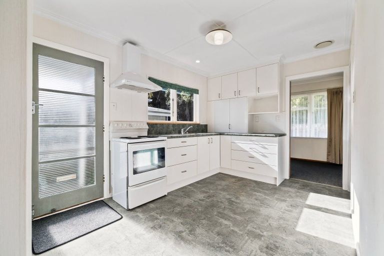 Photo of property in 75 Pahiatua Street, Hokowhitu, Palmerston North, 4410