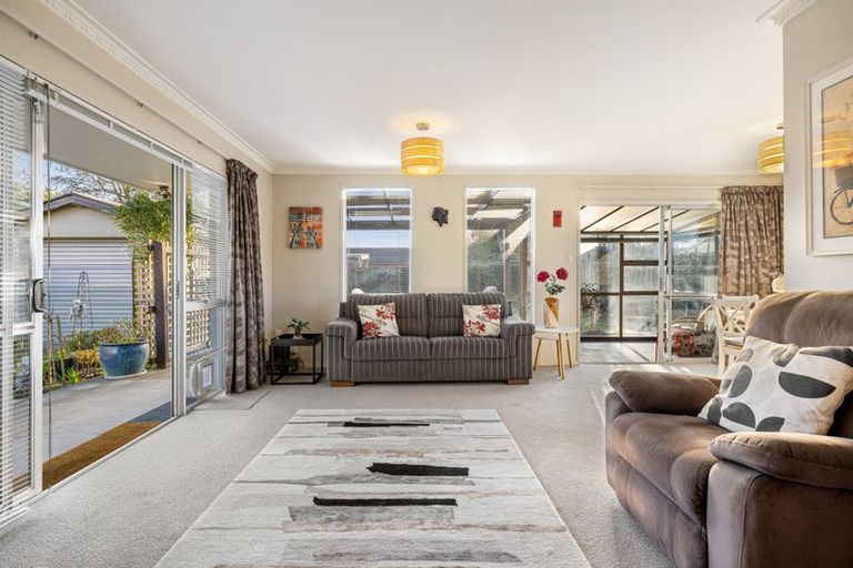 Photo of property in 96 Englefield Road, Northwood, Christchurch, 8051