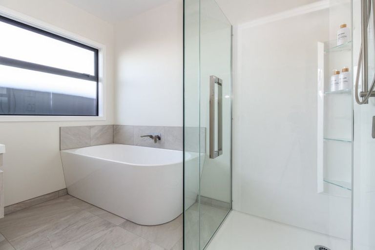 Photo of property in 104 Eriksen Road, Te Awa, Napier, 4110