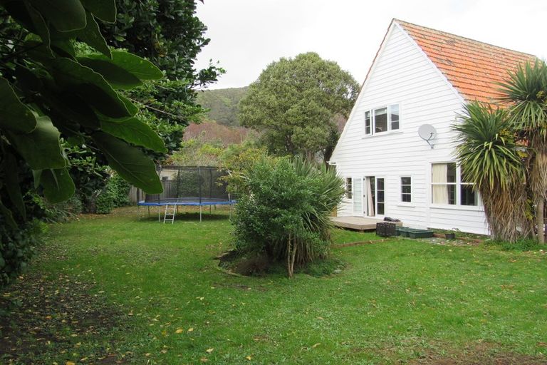 Photo of property in 404 Muritai Road, Eastbourne, Lower Hutt, 5013