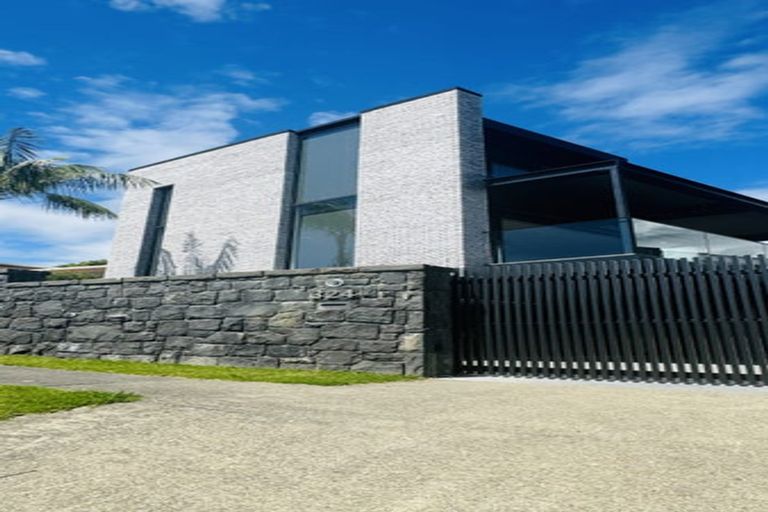 Photo of property in 1/324 Beach Road, Campbells Bay, Auckland, 0630