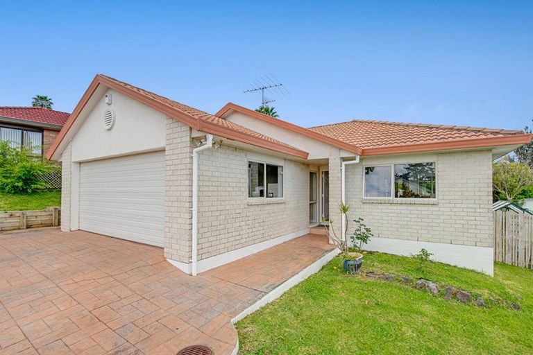 Photo of property in 11 Bluebird Crescent, Unsworth Heights, Auckland, 0632