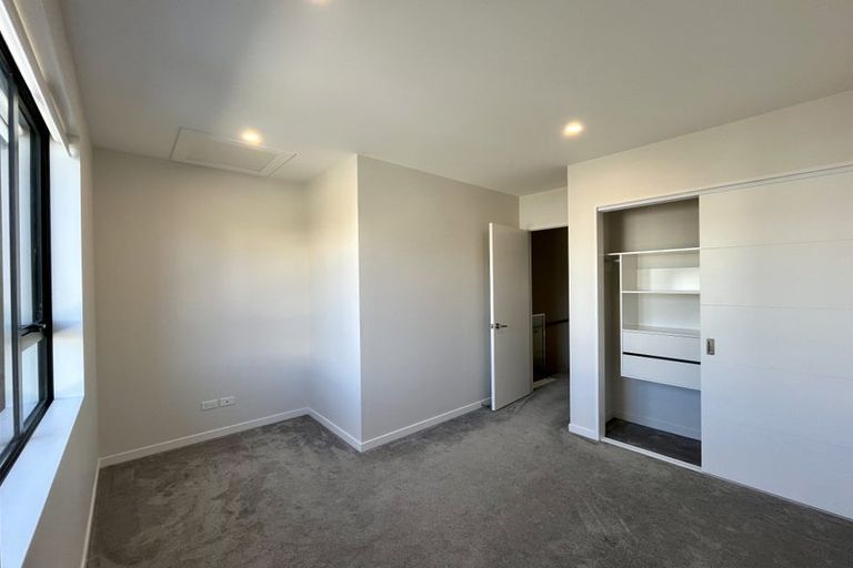 Photo of property in 25 Kuaha Road, Massey, Auckland, 0614