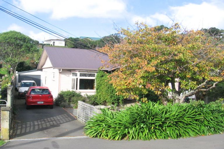 Photo of property in 17 Petherick Crescent, Johnsonville, Wellington, 6037