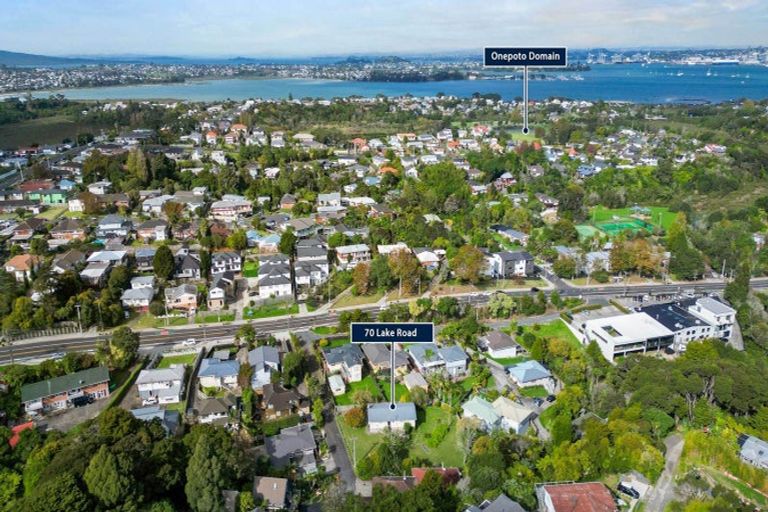 Photo of property in 70 Lake Road, Northcote, Auckland, 0627
