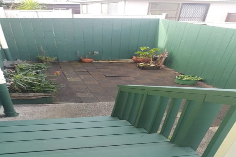 Photo of property in 4/448 Glenfield Road, Glenfield, Auckland, 0629