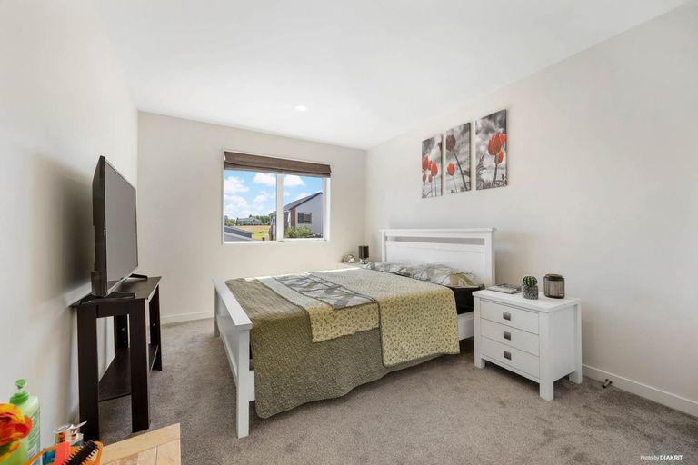 Photo of property in 16 Kaipuke Crescent, Gulf Harbour, Whangaparaoa, 0930